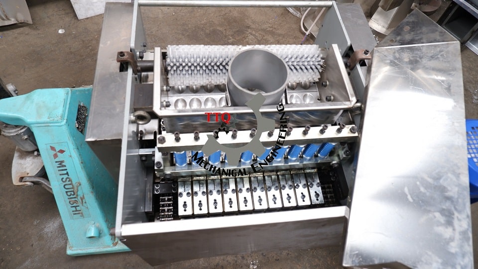 Cashew Cutting Machine